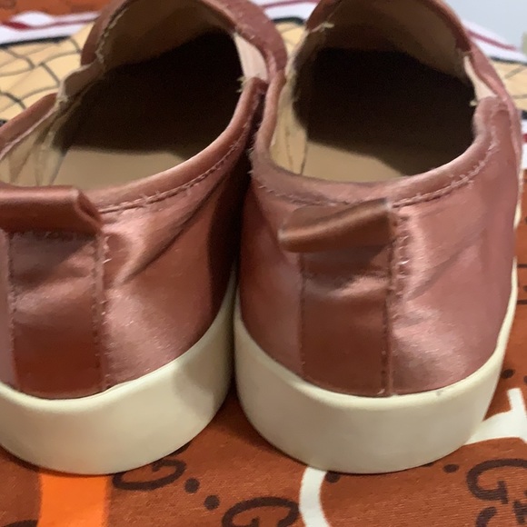 Pink call it spring shoe… - Picture 6 of 17